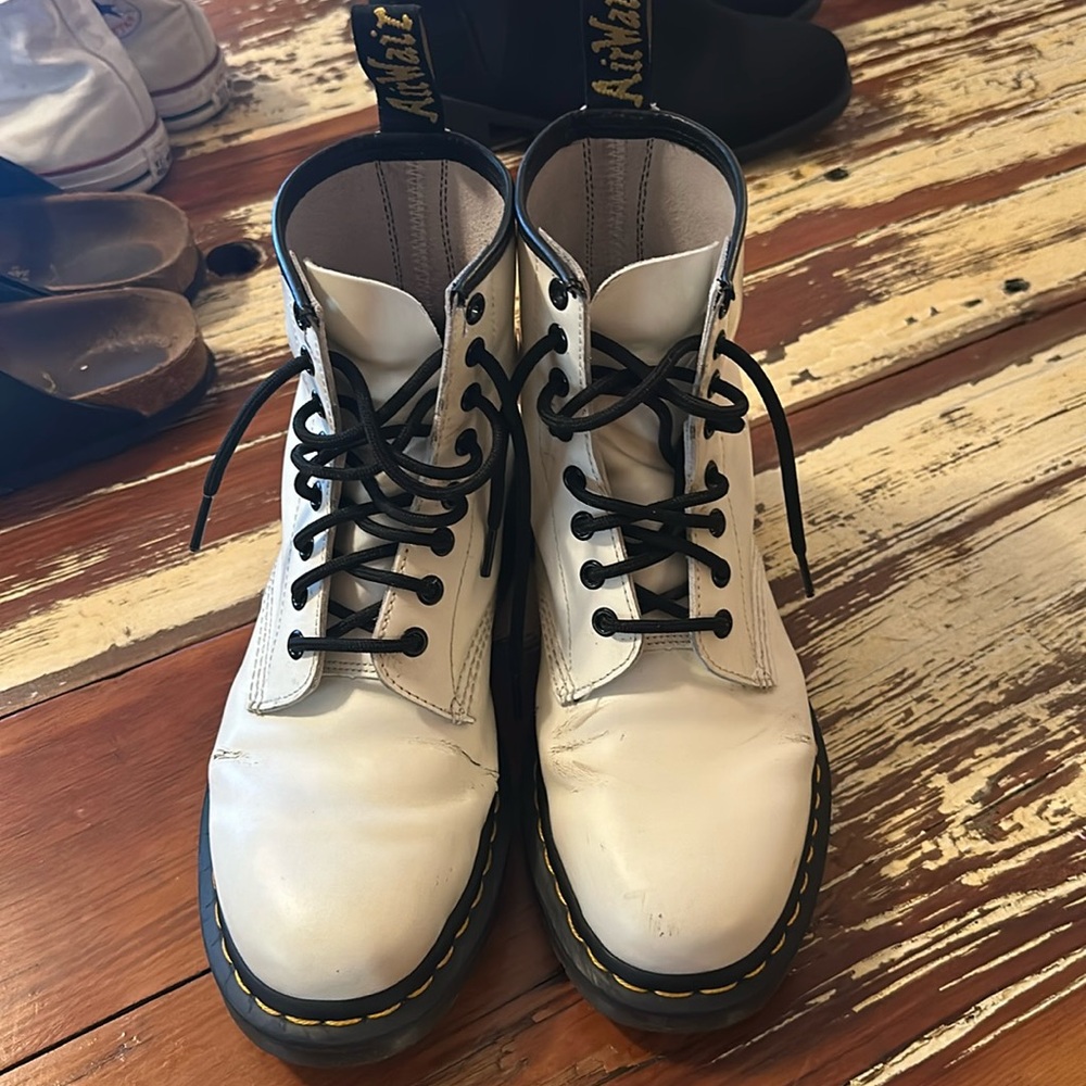 Dr Martin’s white leather boots fairly new they look good